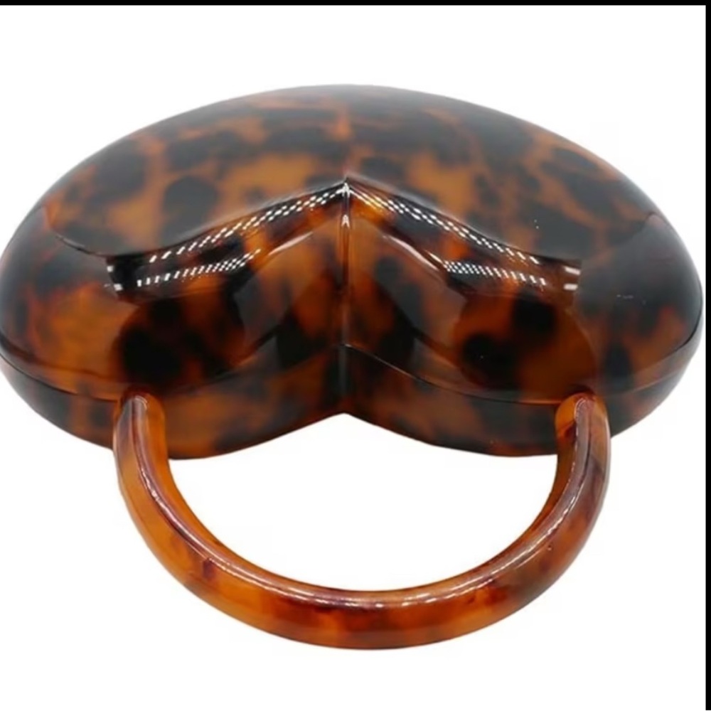 Heart-Shaped Tortoiseshell Bag - Picture 2 of 4